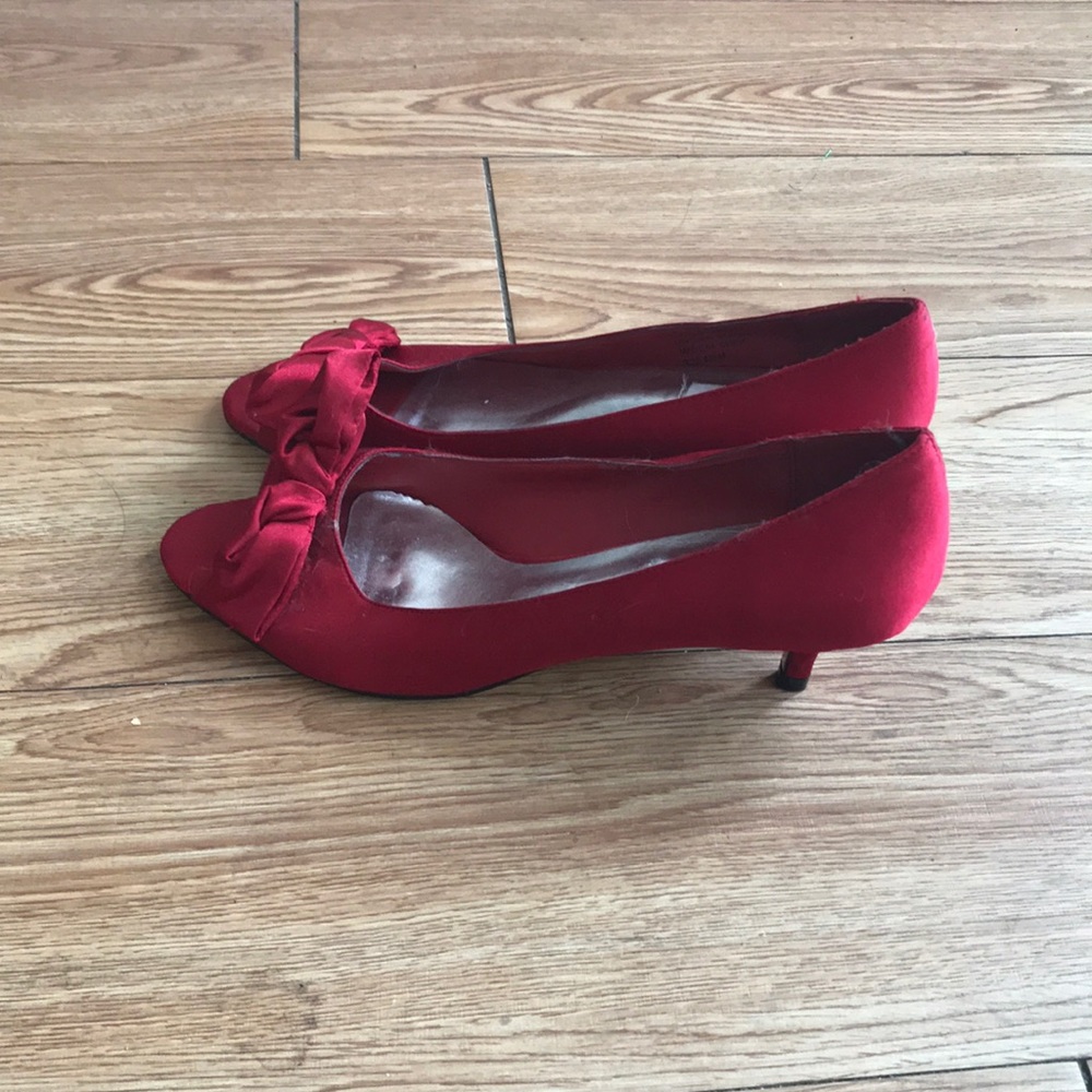 Red mid heels - Picture 3 of 3